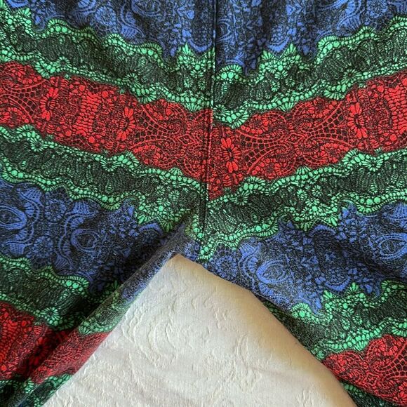 LuLaRoe TC Leggings Plus Size Christmas Red Green Blue - Picture 4 of 8
